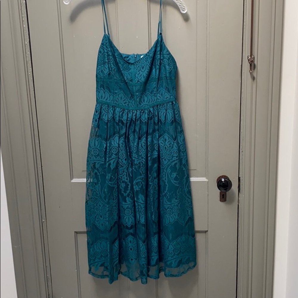 Midi lace dress